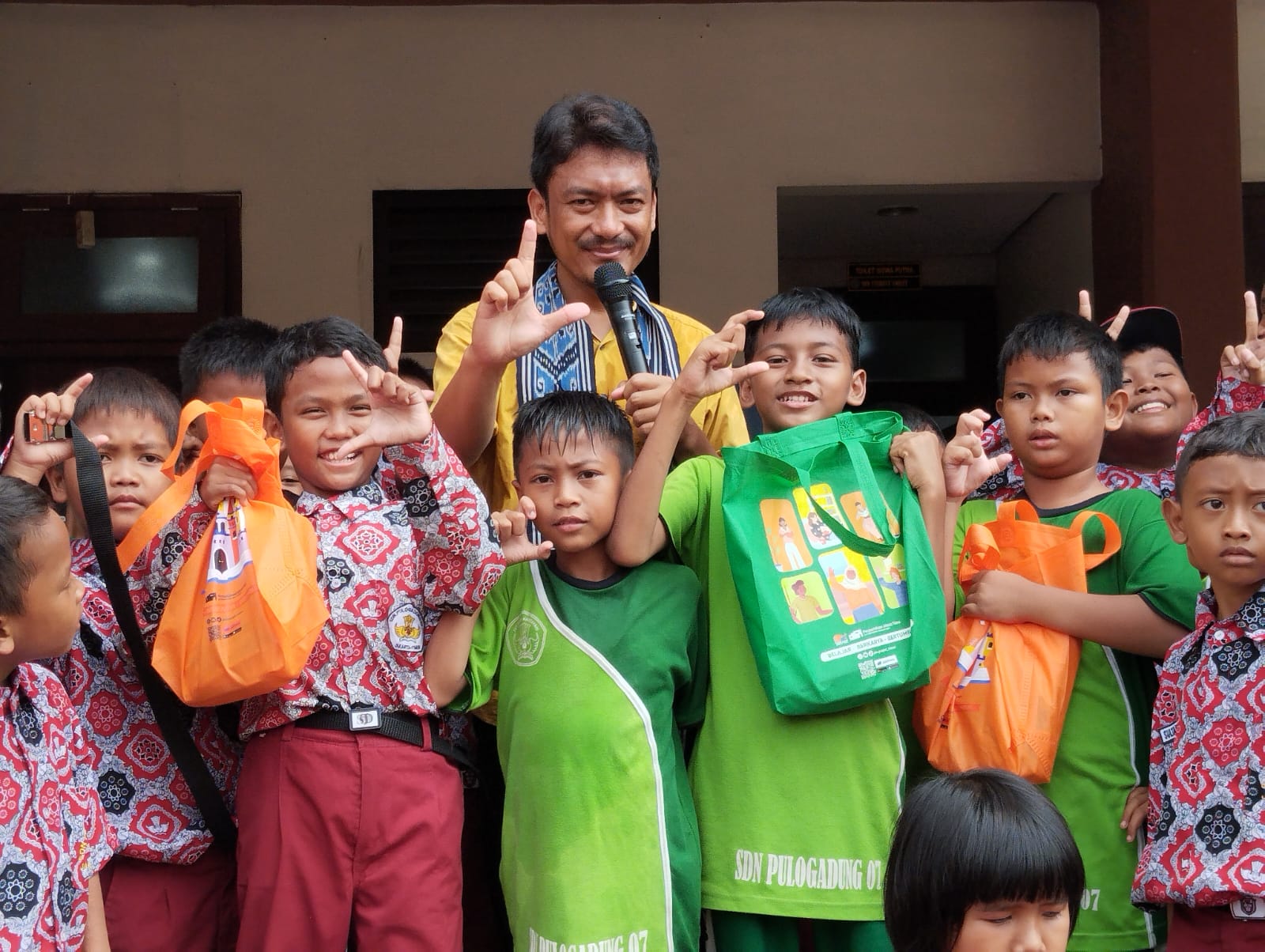 Wisata LiterAsyik Ke SDN Pulogadung 07